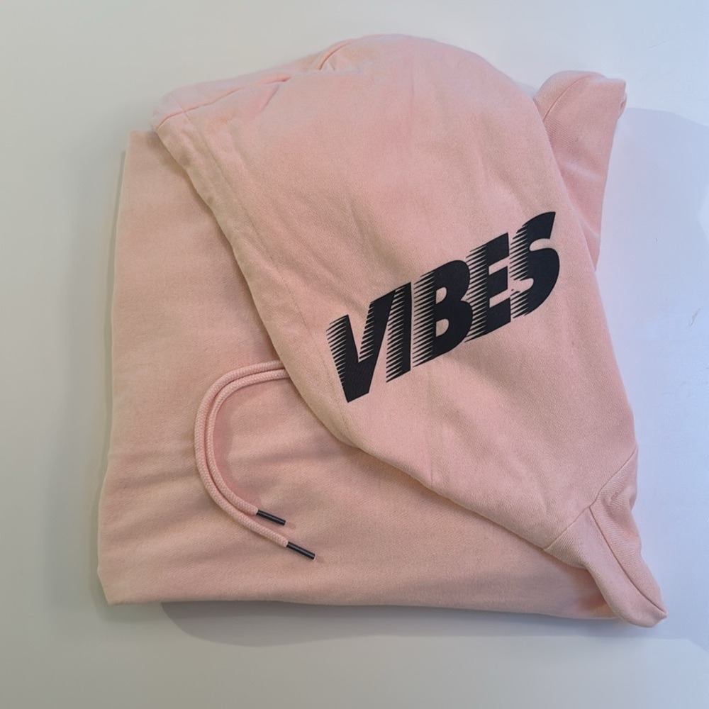 NWOT Forever 21 Light Pink Mens “Vibes” Graphic Hoodie